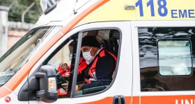 Agropoli (Salerno), infermiere del 118 preso a calci e pugni dall'uomo che aveva soccorso