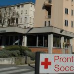 Dice di essere infortunata per non andare al lavoro, ma è ai domiciliari: dottoressa accusata di numerosi reati