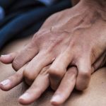Francolise (Caserta), giocatore accusa malore durante partita di calcio: infermiere gli salva la vita