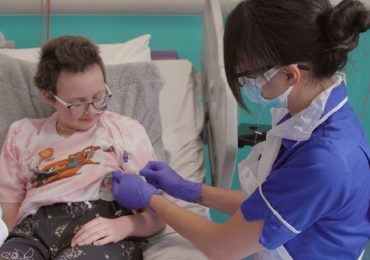 Gran Bretagna, nuova terapia con tecnica Car-T salva la vita a bimba affetta da leucemia aggressiva
