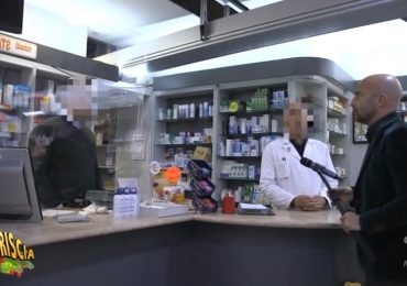 Napoli, sportello abusivo per pratiche Asl in farmacia: la scoperta di "Striscia la notizia"