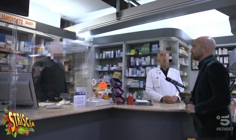 Napoli, sportello abusivo per pratiche Asl in farmacia: la scoperta di "Striscia la notizia"