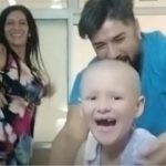 Buenos Aires, una "danza della vittoria" dopo le sedute di chemio: il rapporto speciale tra un infermiere e una piccola paziente