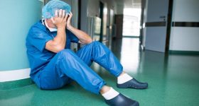 Napoli, infermiere del Policlinico si suicida per lo stress lavorativo. Opi: "Malessere ai limiti della sopportazione"