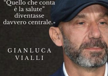 Un ultimo saluto a Gianluca Vialli stroncato da un tumore al pancreas