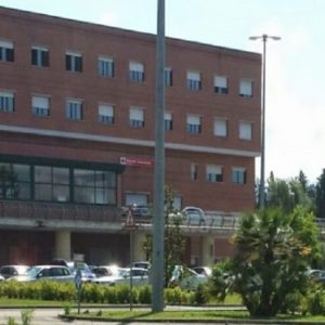 Cassino (Frosinone), caos in Pronto soccorso: infermiere preso a calci e pugni dal figlio di un paziente