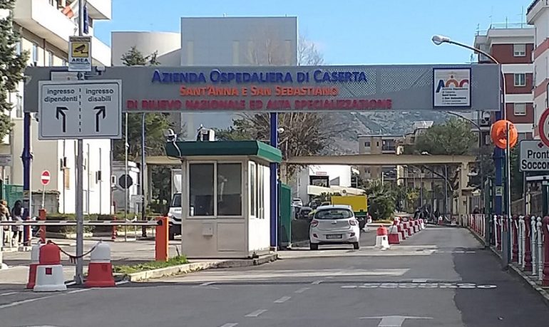 Demansionamento infermieristico all'AORN di Caserta, si corre ai ripari: convocati 18 oss dalla graduatoria concorsuale