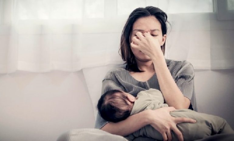 "La salute mentale nel periodo perinatale": il libro curato da esperte Iss per aiutare le neo-mamme 1