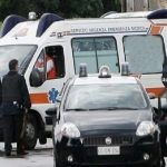 Napoli, dirotta ambulanza e minaccia l'equipaggio: denunciato 25enne