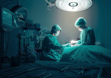 Romania, riutilizzavano impianti estratti da pazienti morti: 5 medici indagati