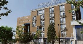 Bari, notte di follia all'ospedale pediatrico: papà spacca una porta e ferisce un medico