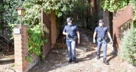 Famiglia morta di stenti a Macerata: indagati responsabile del 118 e agente di polizia