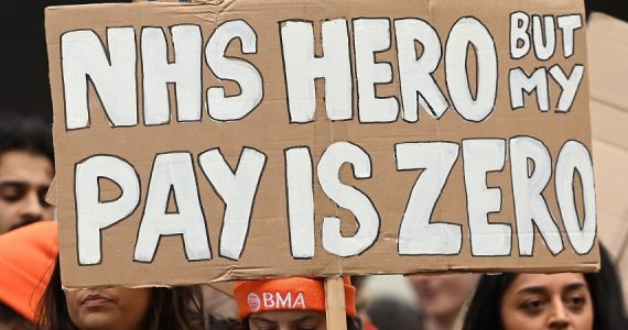 Gran Bretagna, trovato accordo tra Governo e sindacati della sanità sugli aumenti di stipendi