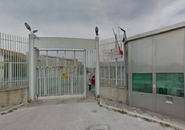 Foggia, cercava di introdurre telefonini e hashish in carcere: arrestata infermiera