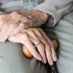 Fugge dalla Rsa per andare a rivedere il "suo" mare: il viaggio della memoria di un'anziana signora