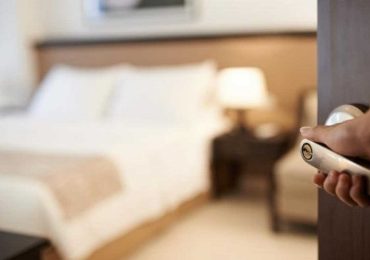 Occhio alle stanze d'albergo: sono piene di virus e batteri