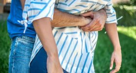 Bambino salva nonno con manovra di Heimlich