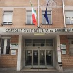 Cento (Ferrara), paziente stufo dell'attesa sferra pugno a medico