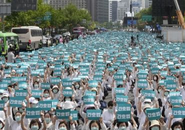 Infermieri sudcoreani in sciopero: chiedono più soldi e migliori condizioni di lavoro