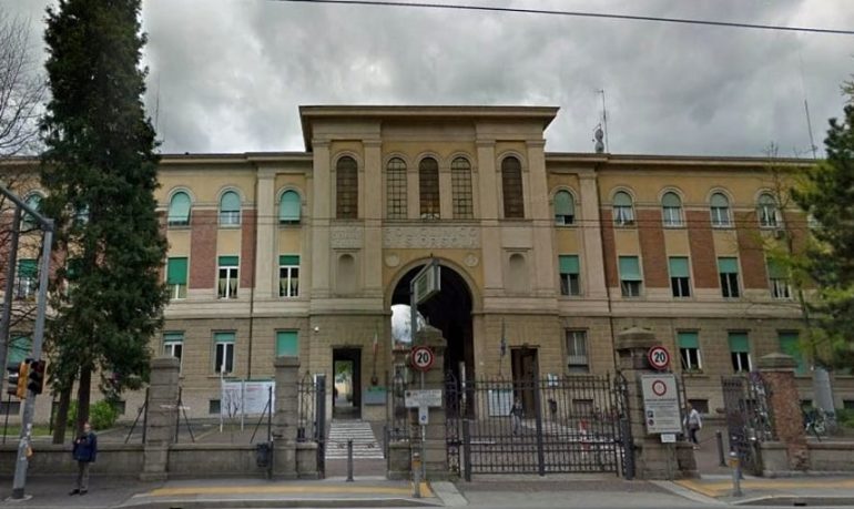 Maltempo, a Bologna gli infermieri dormono in corsia per essere presenti al lavoro
