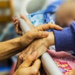 Rsa, chi paga la retta? Risponde la Cassazione