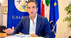 Sanità Calabria, Occhiuto difende il proprio operato e attacca la "stortura dei medici a gettone"