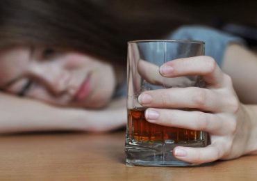 Adolescenti e alcol: danni al cervello dietro l'angolo
