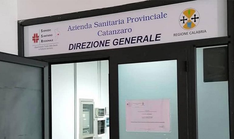 Asp Catanzaro, stabilizzati 71 infermieri in servizio come co.co.co.