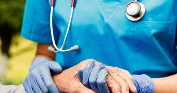 Revocano assistenza infermieristica domiciliare a paziente "antipatica": sospesi 2 dirigenti dell'Asl Na3 Sud