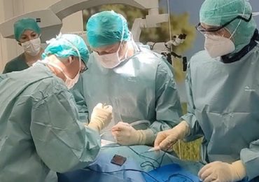 Chirurgia vertebrale, eccezionale intervento con realtà aumentata eseguito a Parma