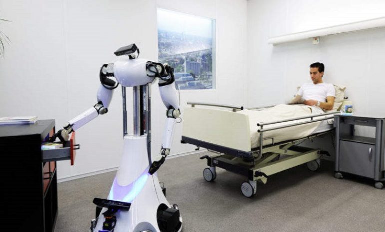 Intelligenza artificiale e pratica infermieristica: i robot sostituiranno l'uomo?