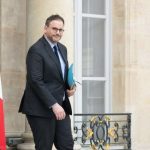 In Francia approvata Legge che permette a infermieri, ostetriche e farmacisti di prescrivere vaccini