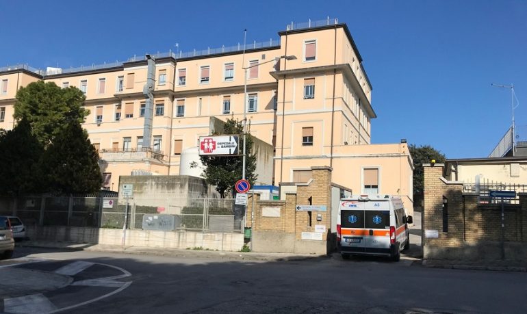 Bimbo ha fretta di nascere: 25enne partorisce in ambulanza