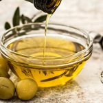 Cancro del colon: possibili benefici da un composto presente nell'olio extravergine di oliva