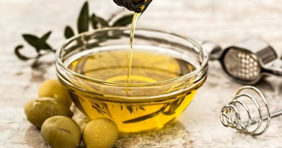 Cancro del colon: possibili benefici da un composto presente nell'olio extravergine di oliva