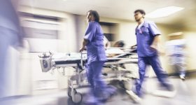Marche, aumentano le tariffe orarie per prestazioni aggiuntive in Ps: +100 euro per i medici e +50 per gli infermieri