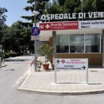 Paziente cade dal balcone dell'ospedale e muore: 5 indagati a Bari