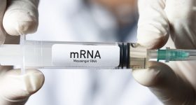 Tumori: oltre 40 vaccini a mRNA in via di sperimentazione