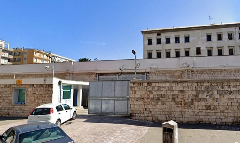 Infermiere e medico aggrediti nel carcere di Bari: "Situazione insostenibile"