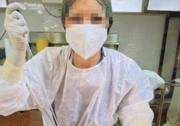 Scandalo a Brindisi: operatrice dell’Ospedale sutura una salma sorridendo e pubblica le immagini sui social