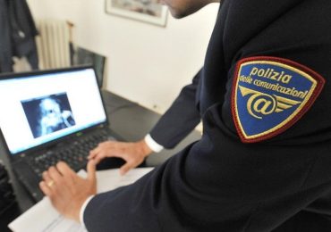 Chat con foto pedopornografiche scoperta dalla polizia postale: tra i partecipanti, medici e membri delle forze armate