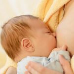 Latte materno, scoperto mix di contaminanti chimici