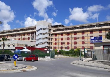 Modica (Ragusa), paziente si suicida in ospedale: indagati due infermieri e un medico
