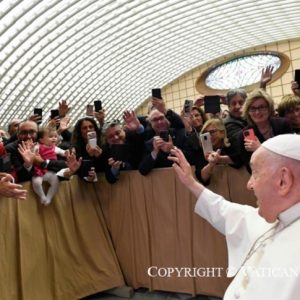 Papa Francesco lancia l'allarme sulla sanità italiana. Ma fa arrabbiare veterinari e animalisti