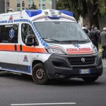 Colpisce con un pugno l'infermiere del 118 che lo soccorre: per la Procura di Arezzo il fatto non è punibile perché di tenue entità