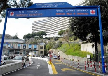 Infermiere del San Martino di Genova arrestato per violenza sessuale: avrebbe palpeggiato una 70enne disabile