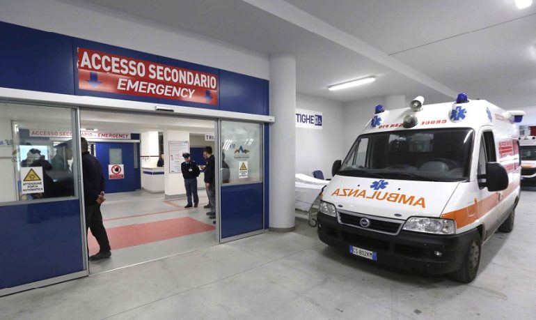 Parla l'infermiere che a Napoli ha perso un dito per il morso di un paziente psichiatrico: "Per me scatterà una semi-invalidità permanente"