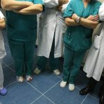 Pensioni di medici e infermieri, si va verso "Quota 46": cosa prevede l'emendamento alla manovra