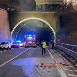 Scontro tra ambulanza e pullman di bambini in gita: 4 morti