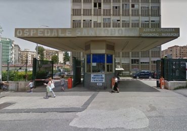 Bimbo di tre mesi ricoverato in gravi condizioni a Napoli: positivo alla cocaina e affetto da meningite. Nei guai i genitori